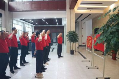 永遠(yuǎn)跟黨走，奮進(jìn)新征程